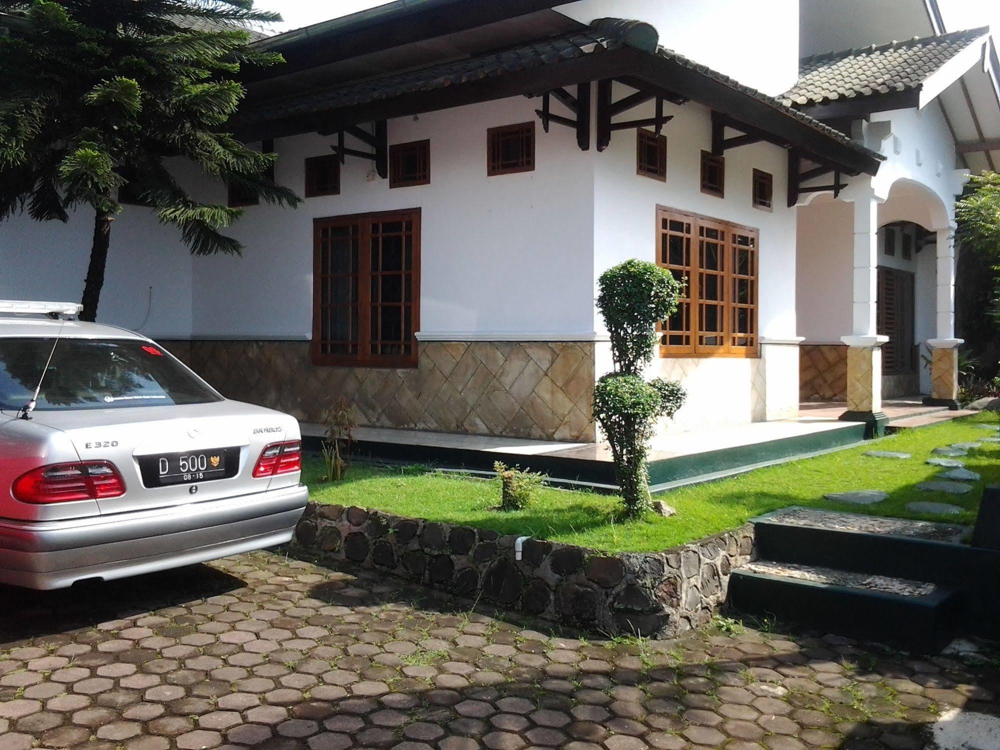 Junjunan Dalam Sharia Hotel 2*